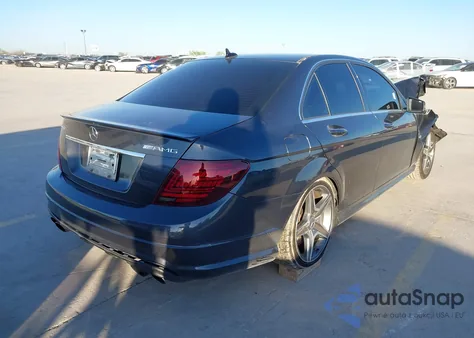 2010 Mercedes-Benz C 63 Amg из США, поврежденный, VIN WDDGF7HB3AF415541